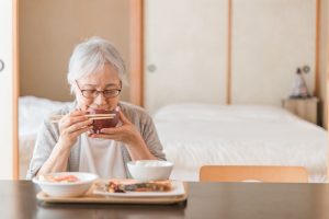 【WHO推奨】認知症リスク低減のためのポイント|健康的な食事