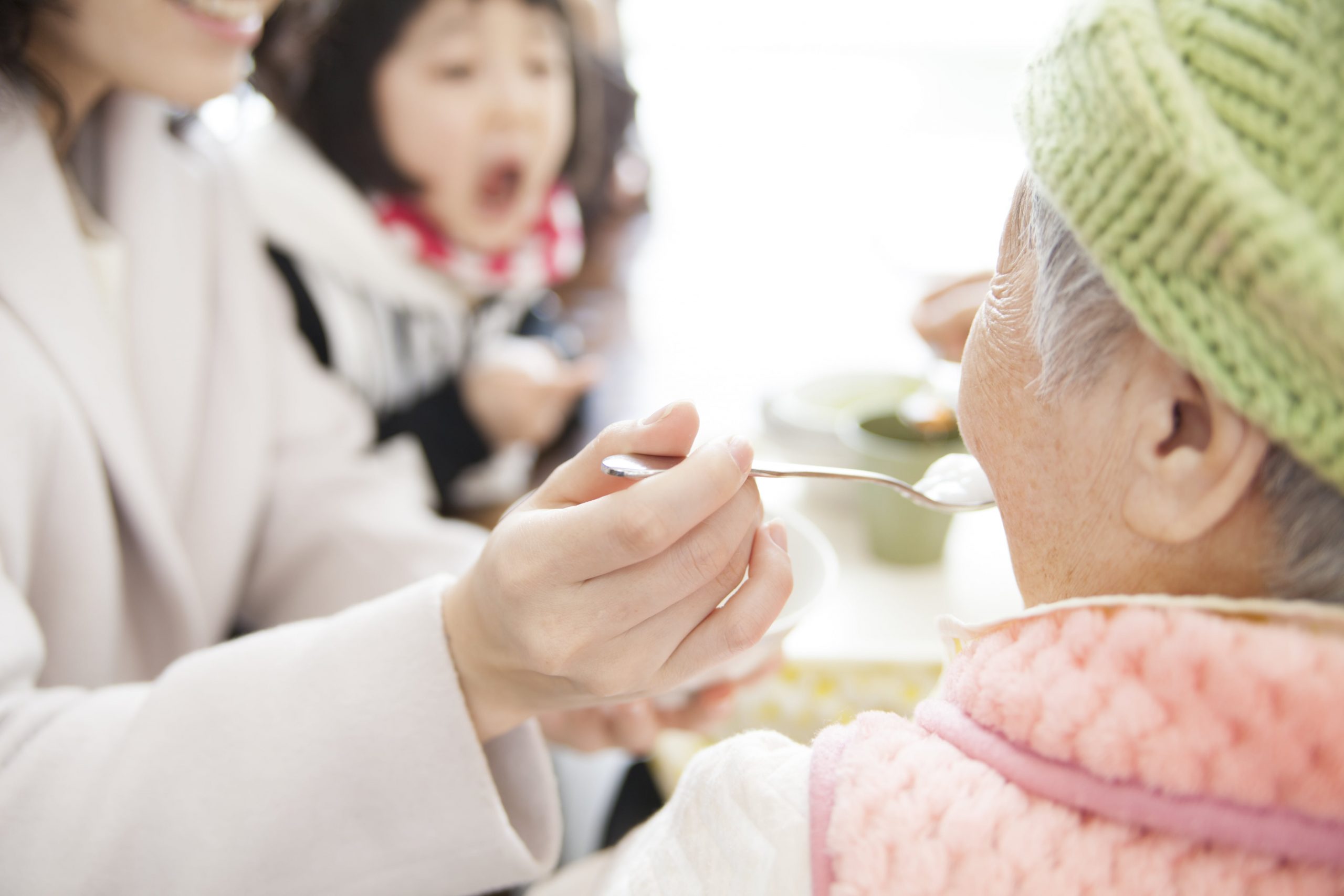 認知症の家族に同じ質問をされてイライラしたら