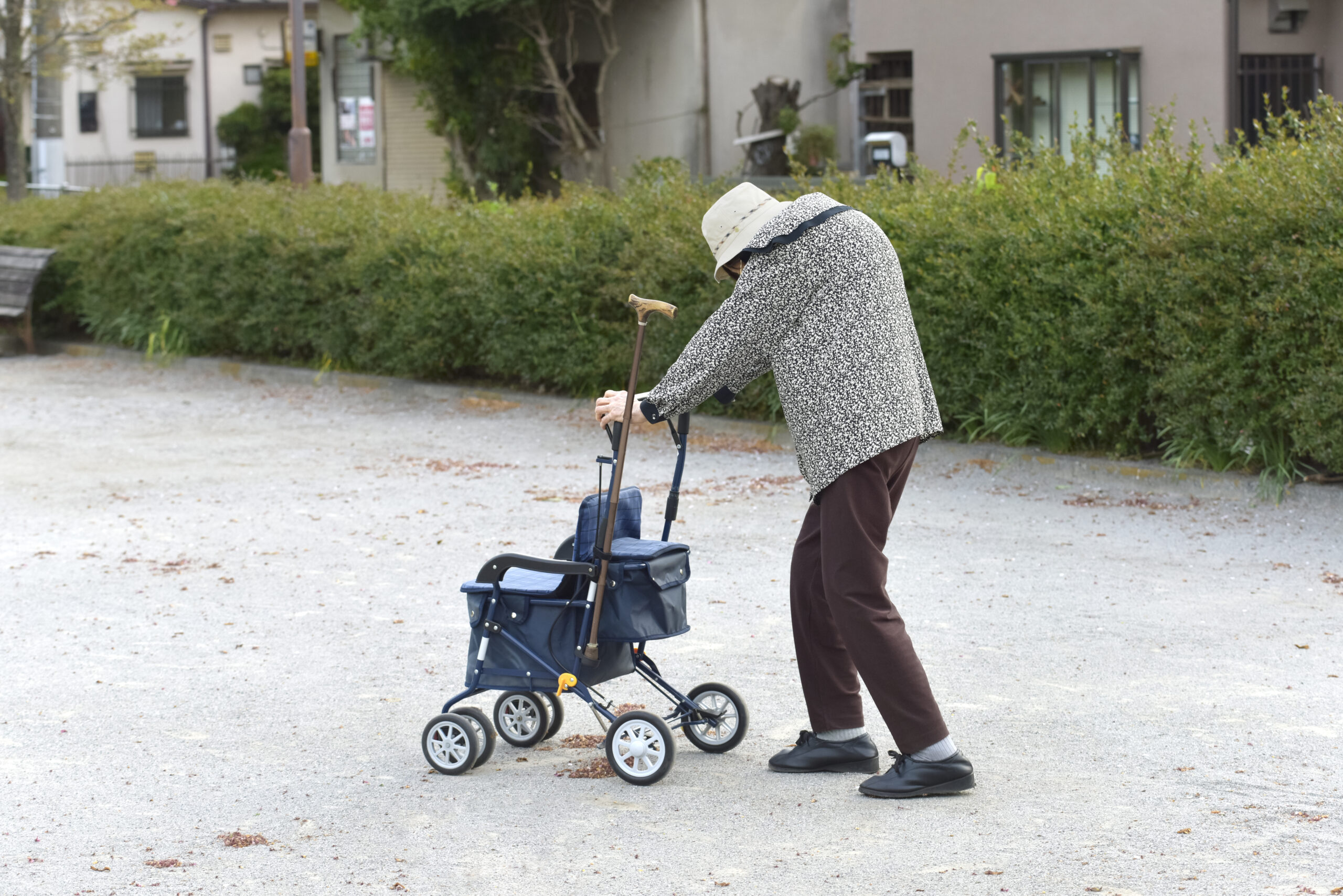 若年性認知症とは何かを知る高齢者