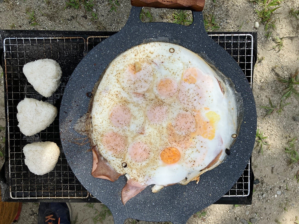 キャンプの単なる「目玉焼き」