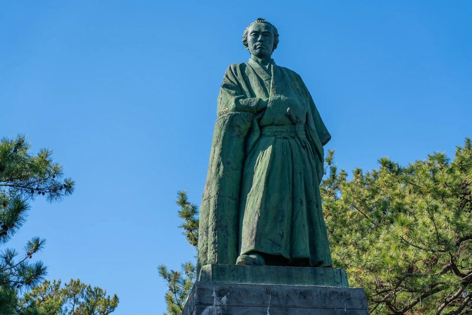 坂本龍馬像と桂浜