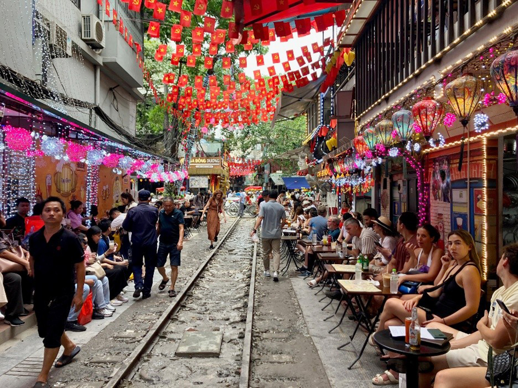 ハノイで有名な「トレインストリートカフェ」