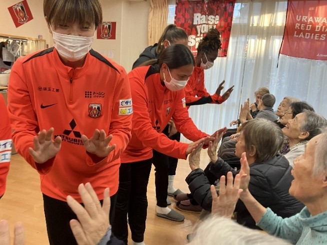 We held a Dementia Education Lecture with Urawa Red Diamonds Ladies players to consider the future of dementia.