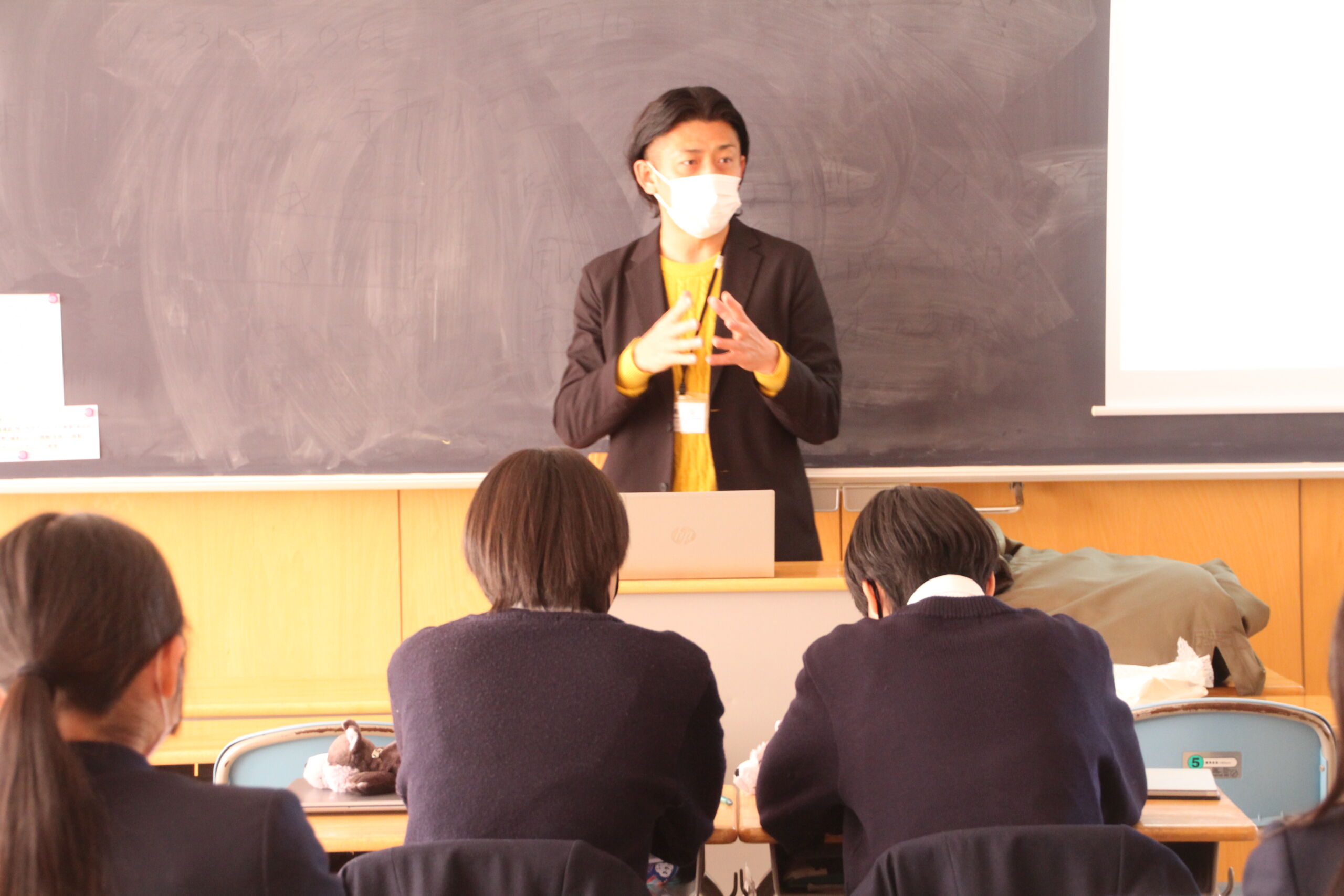 2月18日（土）、“日本一かっこいい介護福祉士”　杉本浩司による「認知症教育の出前授業」を、相模女子大学高等部で行いました